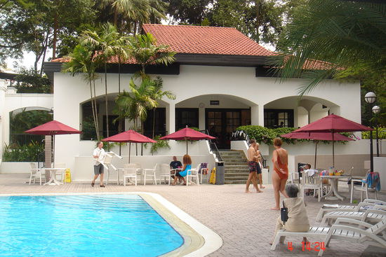 In dem Haus ist das Gym und ein Partyraum. Rechts am Bildrand ist noch der Grill zu erkennen. Hier kann man gut feiern!