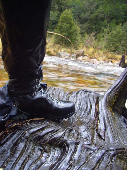 Da issa uebern Fluss und der Schuh voll Wasser