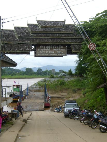 Raus aus Thailand (der Grenzuebergang)