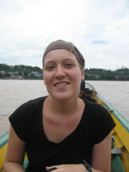 Anne auf dem Mekong nach Laos