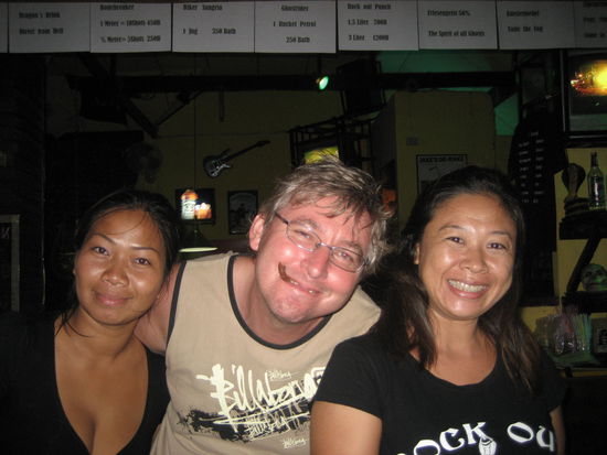 Manni und seine Maedels in der Rock Out  Bar