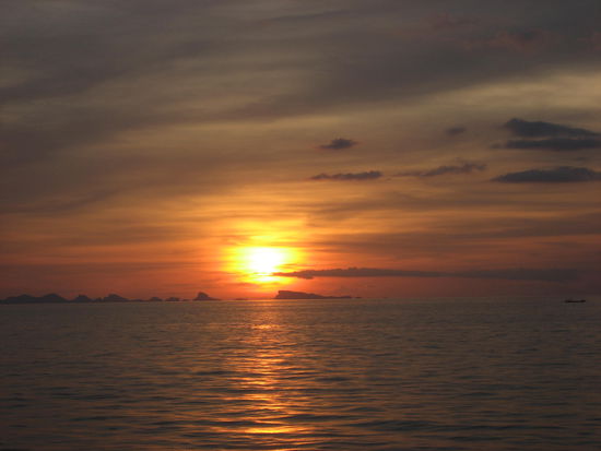Sonnenuntergang von der Faehre nach Koh Phangan