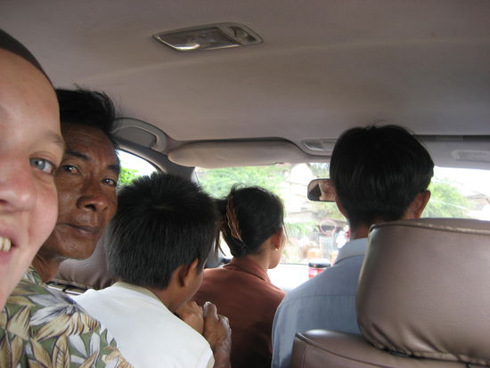 Taxifahrt nach Shianoukville mit neun Leuten!!!!!!!