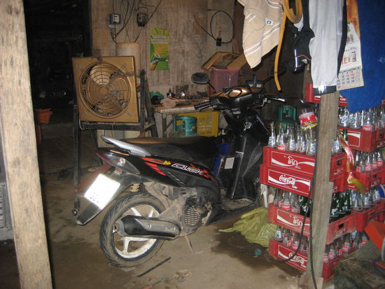 Das Platte Moped bei der Reperatur