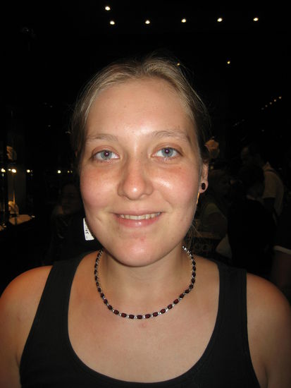 Anne mit viel zu teurem Schmuck...