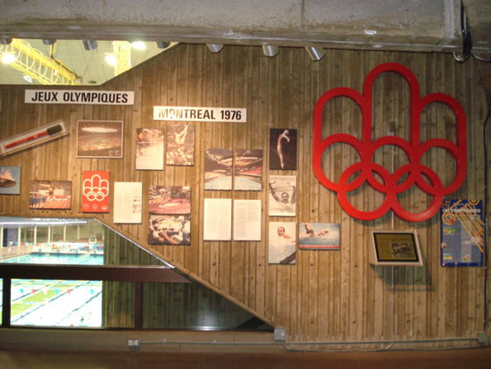 Erinnerungstafel bei dem olympischen Schwimmbecken