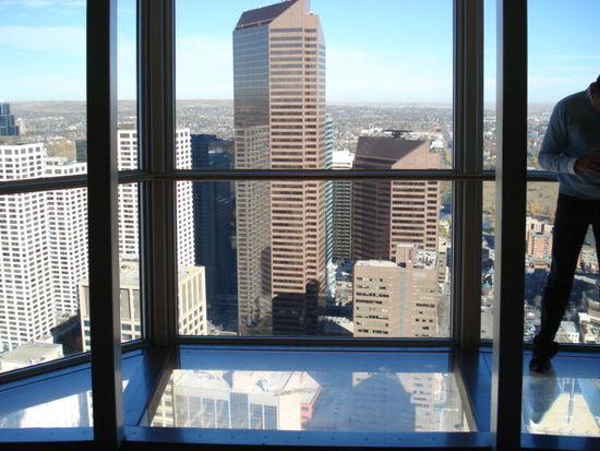 Glasbalkon im Calgary Tower.