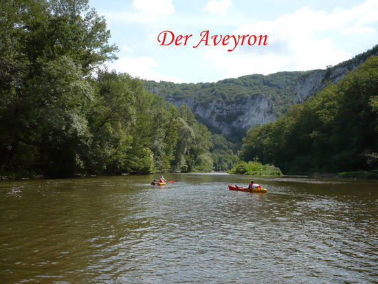 Hinter der Flussbiegung liegt "Robinsons Touristic Bar"