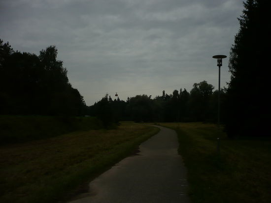 Auf der Wanderung nach Sigulda. In der Bildmitte ist die Seilbahn erkennbar