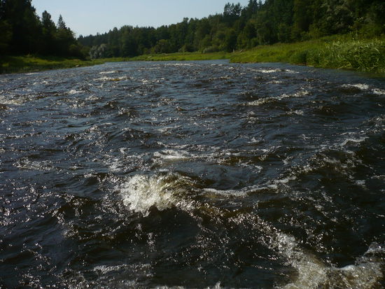 Die Stromschnellen unterhalb Strenci's