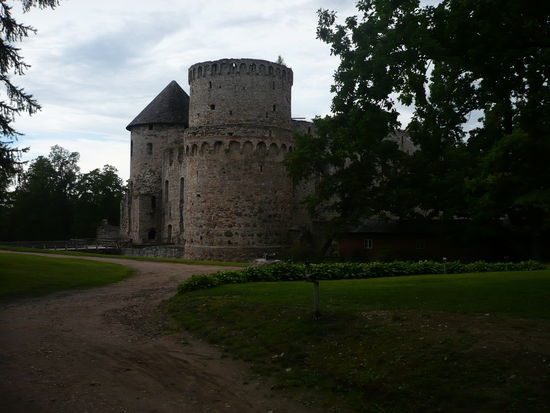 Teil der alten Burg, die zur Zeit wieder aufgebaut wird