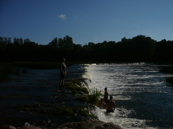 Spaziergang auf dem Wasserfall
