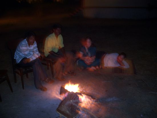 abends am lagerfeuer