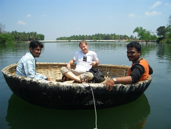 in der nussschale mit saleem (links) und dessen freund