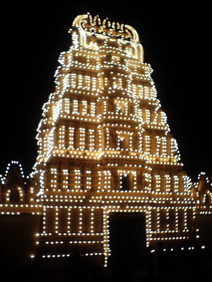 mysore palace sonntag abend....soooo kitschig 