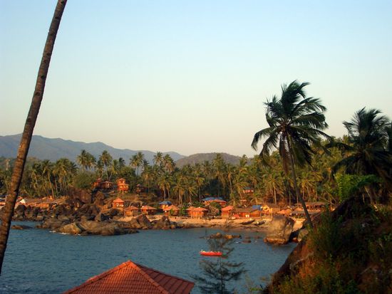 ankunft palolem beach in goa, hüttendorf am strand