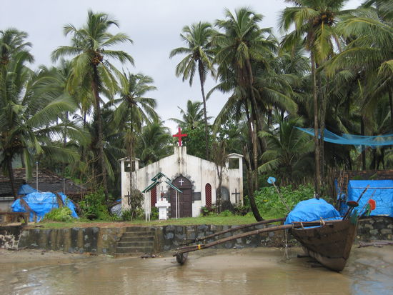 Die Fischerkirche direkt am Beach
