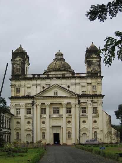 Kirche die 2. in Old Goa wurde dem Petersdom nachempfunden.