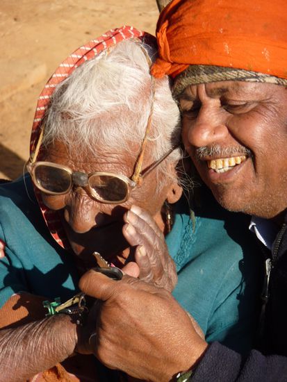 Kuki beim Rumalbern mit der Omma