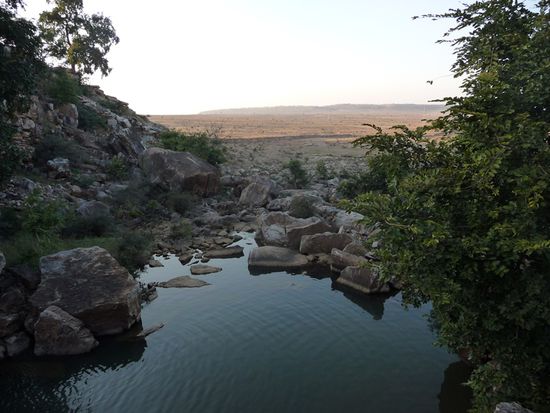 Tal des Wasserfalls mit kleinem "Pool"