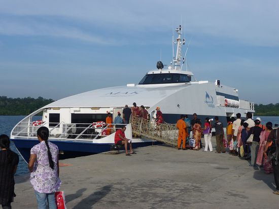 Zurück gings dann mit reserviertem Ticket und der Schnellbootfähre.