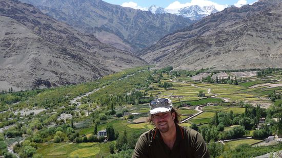 Morgen gehts dann in die Berge die im Hintergrund zu sehen sind... und uns ist schon ein bischen mulmig, da es gleich am 2. Tag ueber einen 5.200m Pass geht...