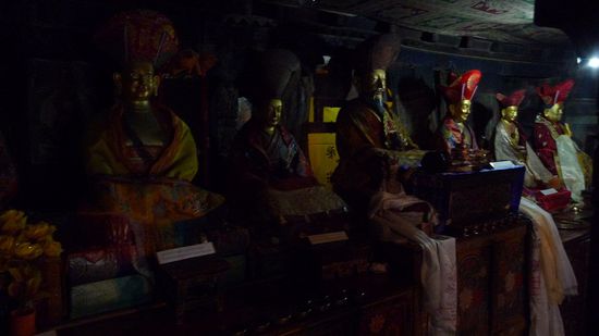 Gebetsbuesten im Gebetsraum