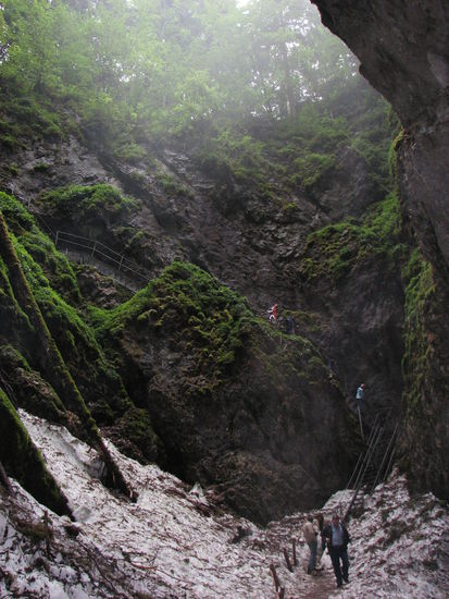 der Abstieg zur Eishöhle