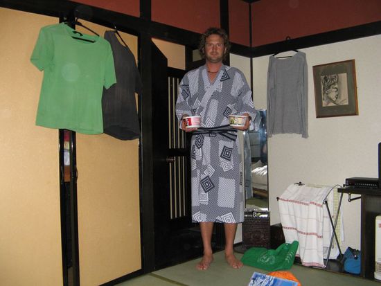 heisse Nudelsuppe am Morgen vertreibt Kummer und Sorgen  