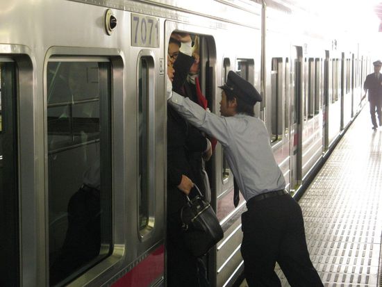 Melodie:
einer geht noch, einer geht noch rein, einer geht noch, einer......