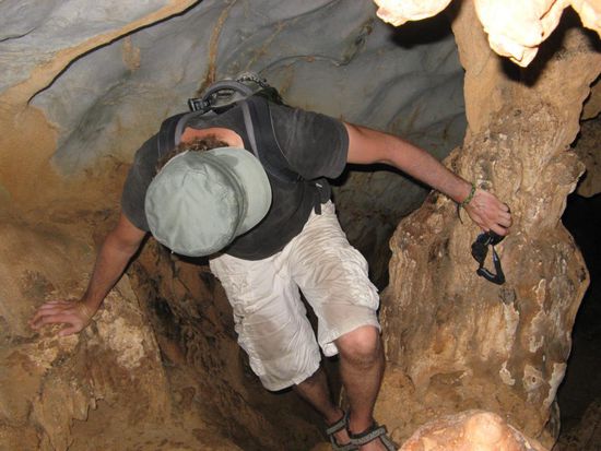 Hoehlen ueberall - stickig eng dunkel