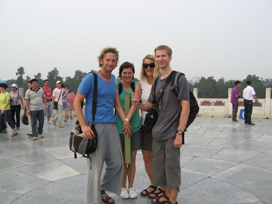 mit einem Schmunzeln....