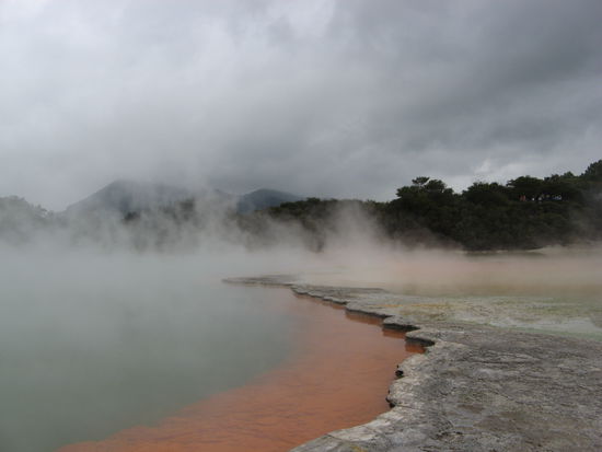 Arsen, Sulfate, Quecksilber...
nur nicht reinfallen in den da !