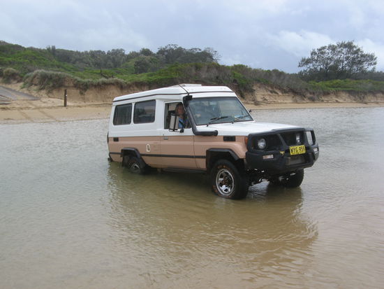 mitten durch Wasser...