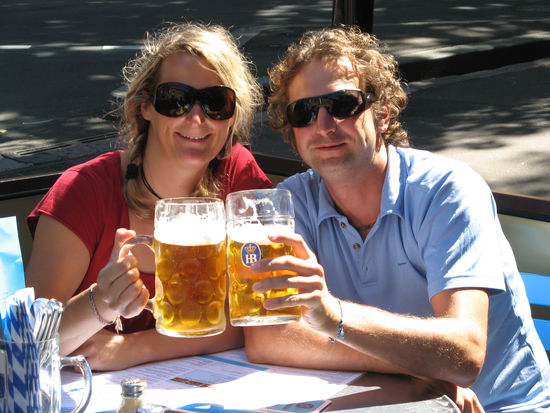 Ein Prosit auf die Gemuetlichkeit...
die Reisekasse ist danach stark verkatert 