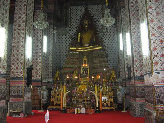 Buddhismus, Raeucherstaebchen und Klaenge...