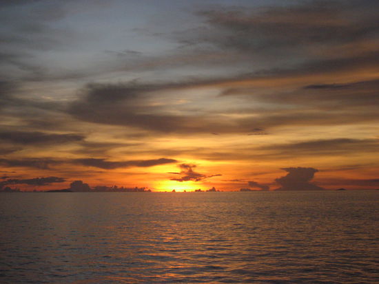 Sun Set auf offener See