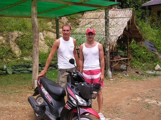 auch wir haben Gas gegeben!
(man beachte die Strasse im Hintergrund!?!)