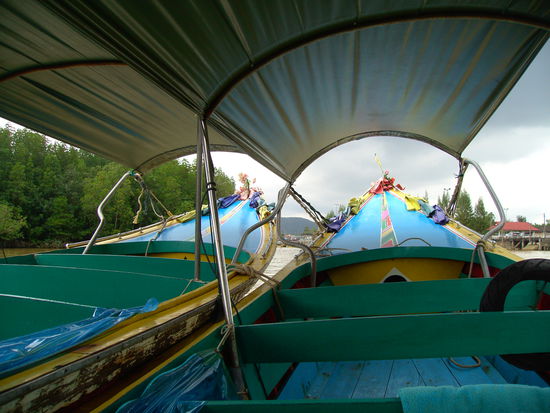 Nachdem der 6-Zylinder ausgefallen ist, wurden wir zurueck in den Hafen geschleppt...