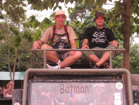 Trasse und Stelzi als Scouts auf dem JEEP