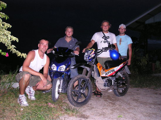 Hier ist ja wohl eins ganz klar, wer keinen Fuehrerschein hat, faehrt die dickste Maschine