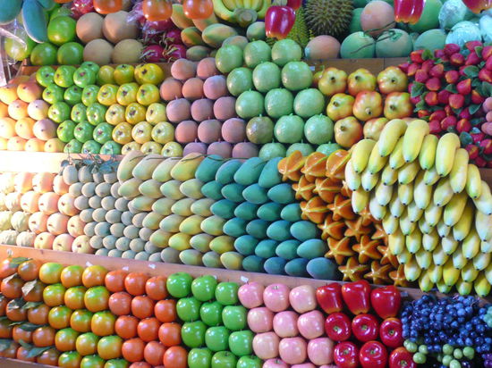 Unechte Früchte zum Dekorieren