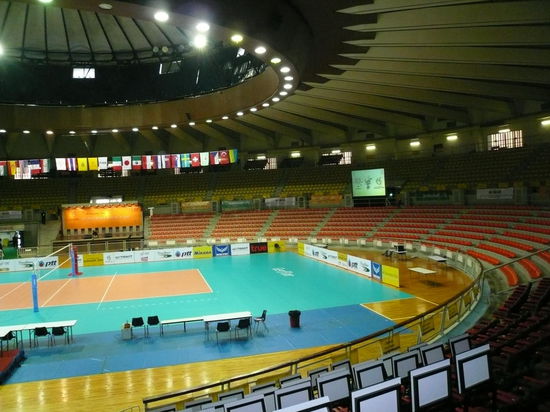 Im Volleyballstadion wurden die Sportler umtergebracht, bevor es dann zum Einmarsch ging. Hier ist es noch leer...