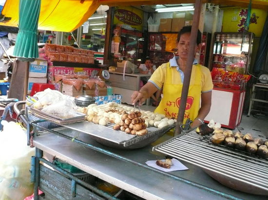 Nach dem Apetitt holen, hier der Mittagessenstand.