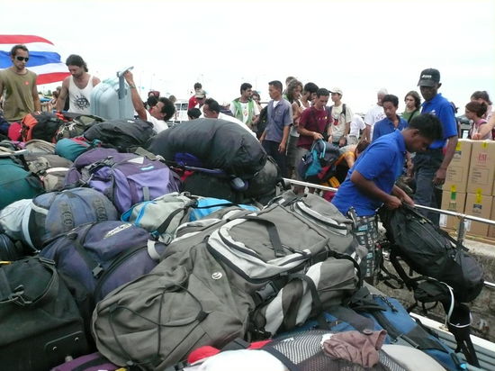 Die Gepaeckablage auf dem Boot nach Samui