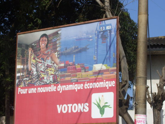 Wahlplakat der Regierungspaartei