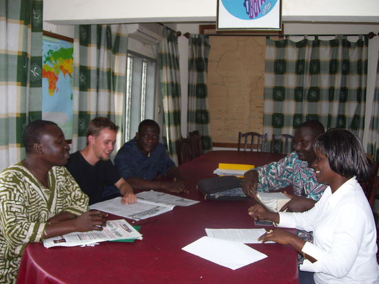 "Eine typische Sitzung der Agenda de la femme" (komplett gestellt)