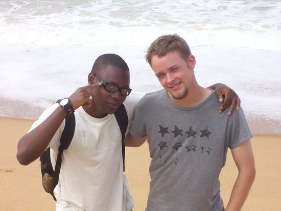 Armel und ich am Strand (schon mit neuer Frisur)