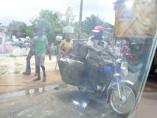 Benzinschmuggler durch Autoscheibe aufgenommen (die sind schwer vor die Linse zu kriegen weil sie meistens fahren)
