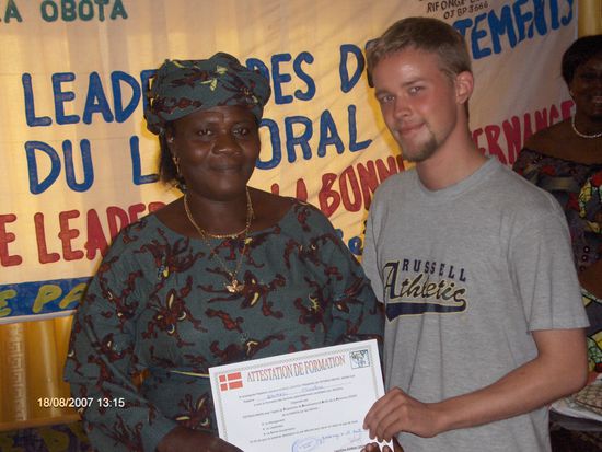 Übergabe der Urkunden...